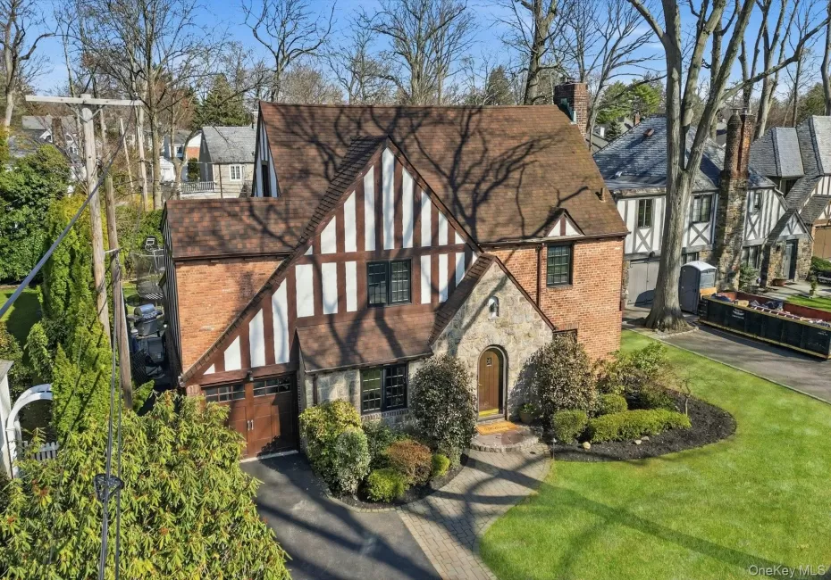 106 Thayer Road, North Hempstead, NY, 5 Bedrooms Bedrooms, 9 Rooms Rooms,3 BathroomsBathrooms,Residential Lease,For Rent,Thayer,0,1014741 106 Thayer Road, North Hempstead, NY, 5 Bedrooms Bedrooms, 9 Rooms Rooms,3 BathroomsBathrooms,Residential Lease,For Rent,Thayer,0,1014741