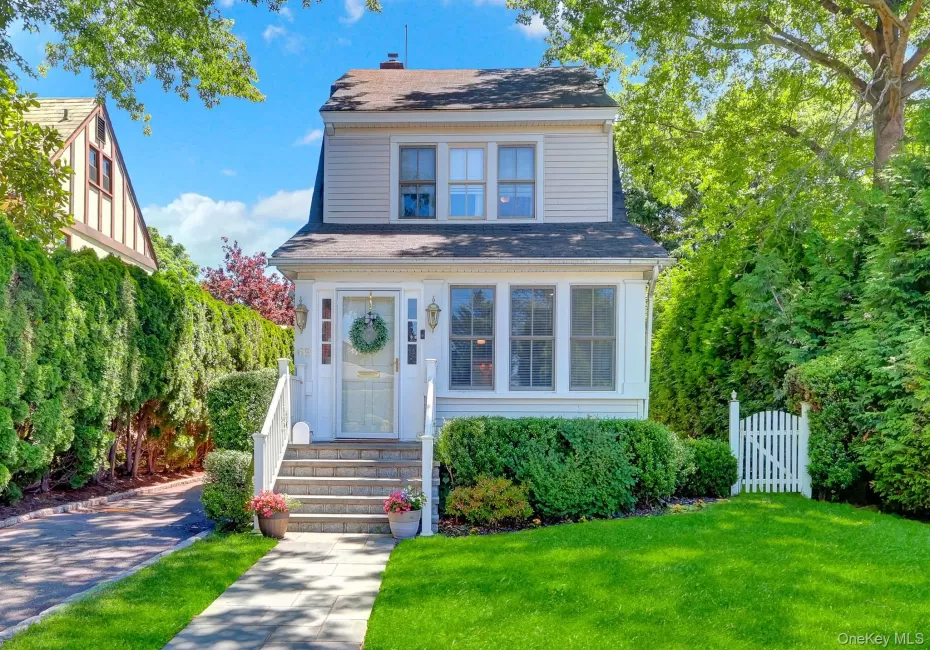 65 Roxbury Road, Hempstead, NY, 3 Bedrooms Bedrooms, 6 Rooms Rooms,1 BathroomBathrooms,Residential,For Rent,Roxbury,0,1014137 65 Roxbury Road, Hempstead, NY, 3 Bedrooms Bedrooms, 6 Rooms Rooms,1 BathroomBathrooms,Residential,For Rent,Roxbury,0,1014137