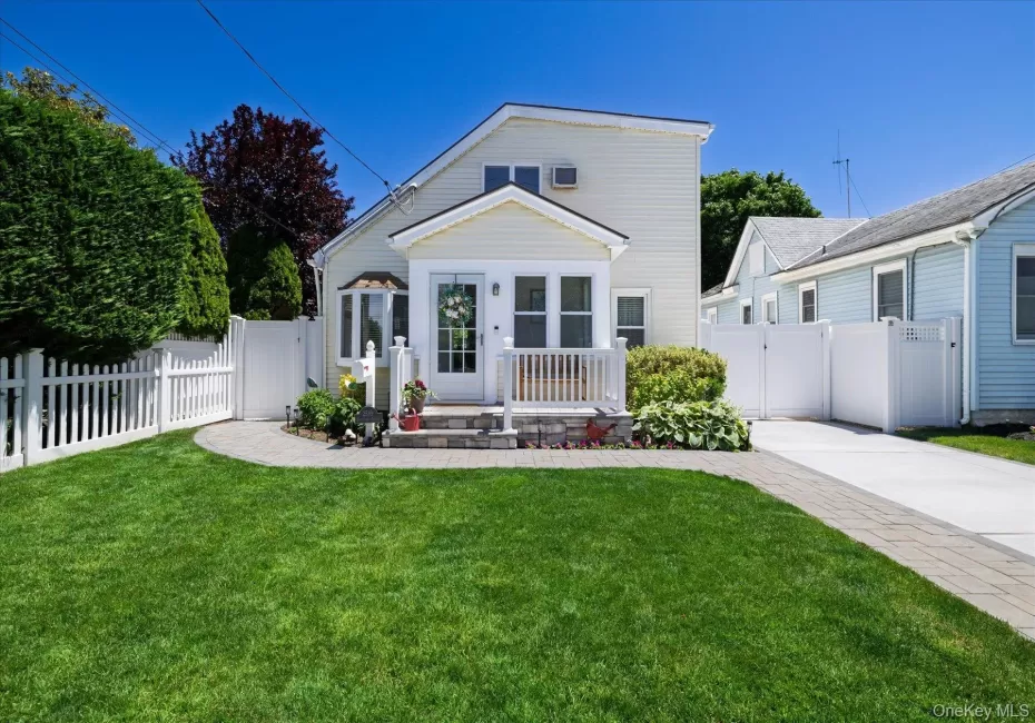 2589 Southard Avenue, Hempstead, NY, 3 Bedrooms Bedrooms, 8 Rooms Rooms,2 BathroomsBathrooms,Residential,For Rent,Southard,0,1012230 2589 Southard Avenue, Hempstead, NY, 3 Bedrooms Bedrooms, 8 Rooms Rooms,2 BathroomsBathrooms,Residential,For Rent,Southard,0,1012230
