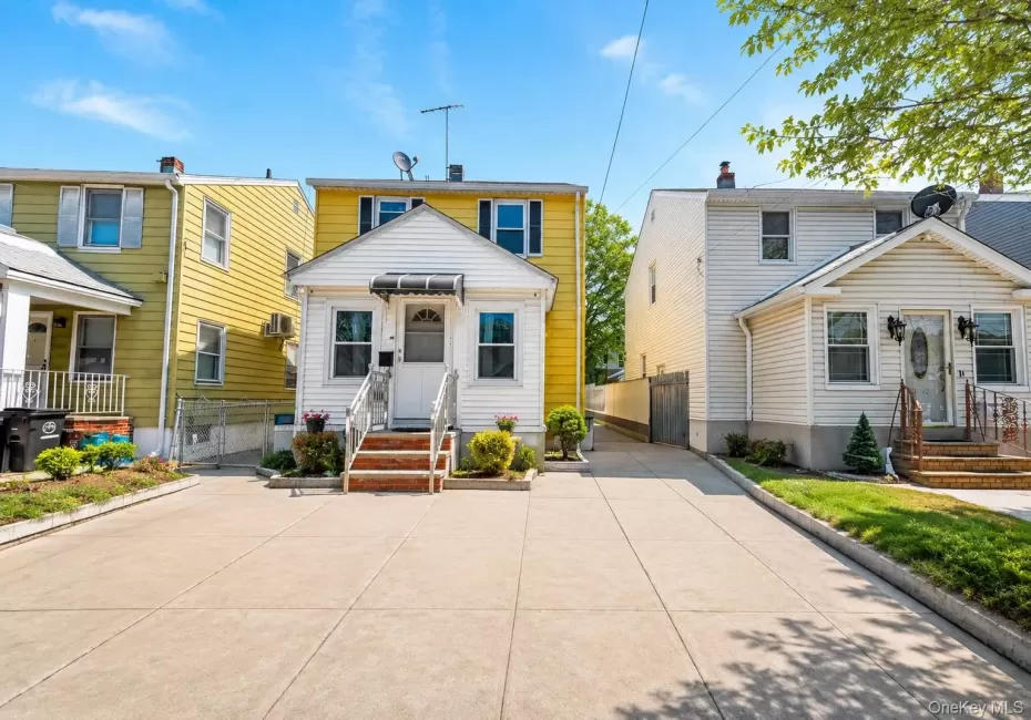 13337 118th Street, New York, NY, 3 Bedrooms Bedrooms, 7 Rooms Rooms,2 BathroomsBathrooms,Residential,For Rent,118th,0,1015046 13337 118th Street, New York, NY, 3 Bedrooms Bedrooms, 7 Rooms Rooms,2 BathroomsBathrooms,Residential,For Rent,118th,0,1015046