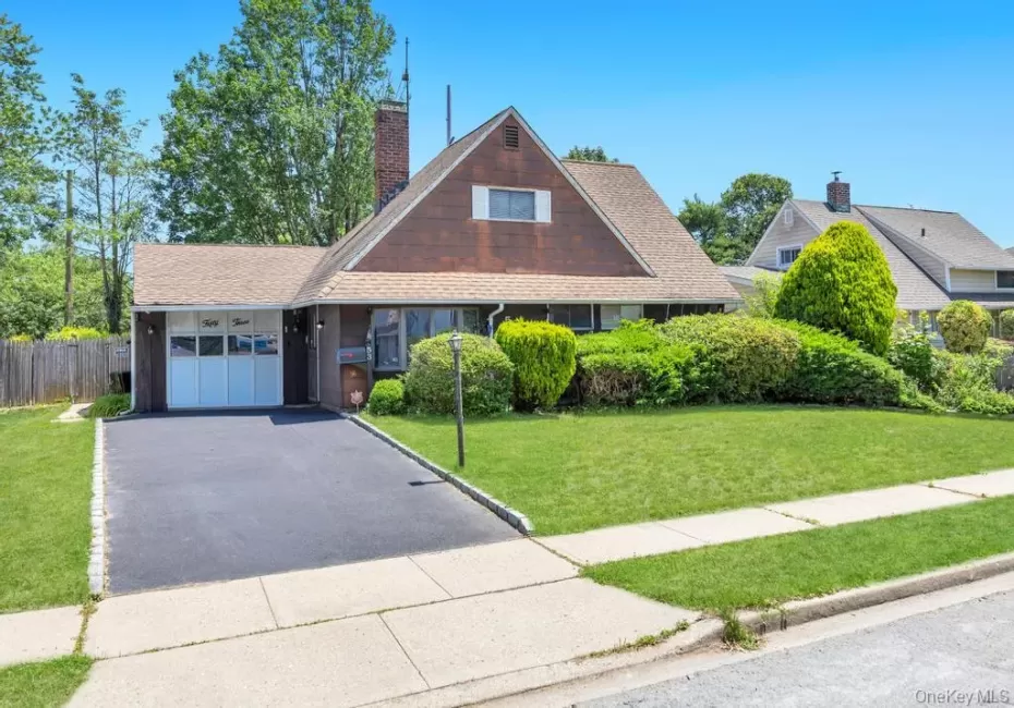 53 Bridle Lane, Oyster Bay, NY, 5 Bedrooms Bedrooms, 8 Rooms Rooms,1 BathroomBathrooms,Residential,For Rent,Bridle,0,1013979 53 Bridle Lane, Oyster Bay, NY, 5 Bedrooms Bedrooms, 8 Rooms Rooms,1 BathroomBathrooms,Residential,For Rent,Bridle,0,1013979