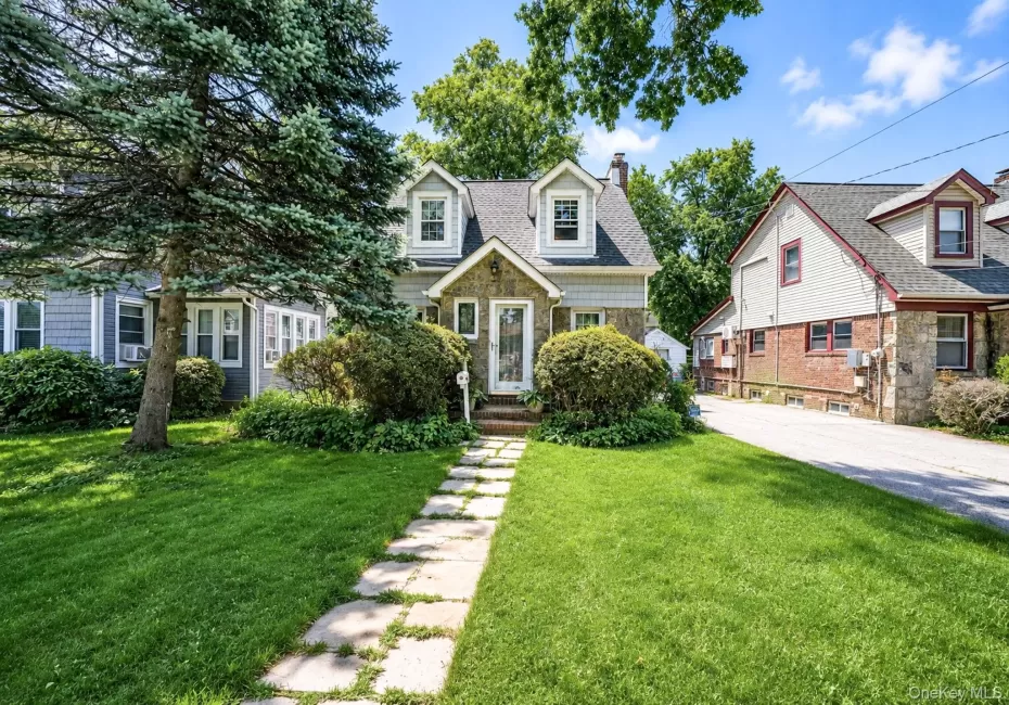 850 Linden Avenue, Hempstead, NY, 4 Bedrooms Bedrooms, 8 Rooms Rooms,1 BathroomBathrooms,Residential,For Rent,Linden,0,1015157 850 Linden Avenue, Hempstead, NY, 4 Bedrooms Bedrooms, 8 Rooms Rooms,1 BathroomBathrooms,Residential,For Rent,Linden,0,1015157