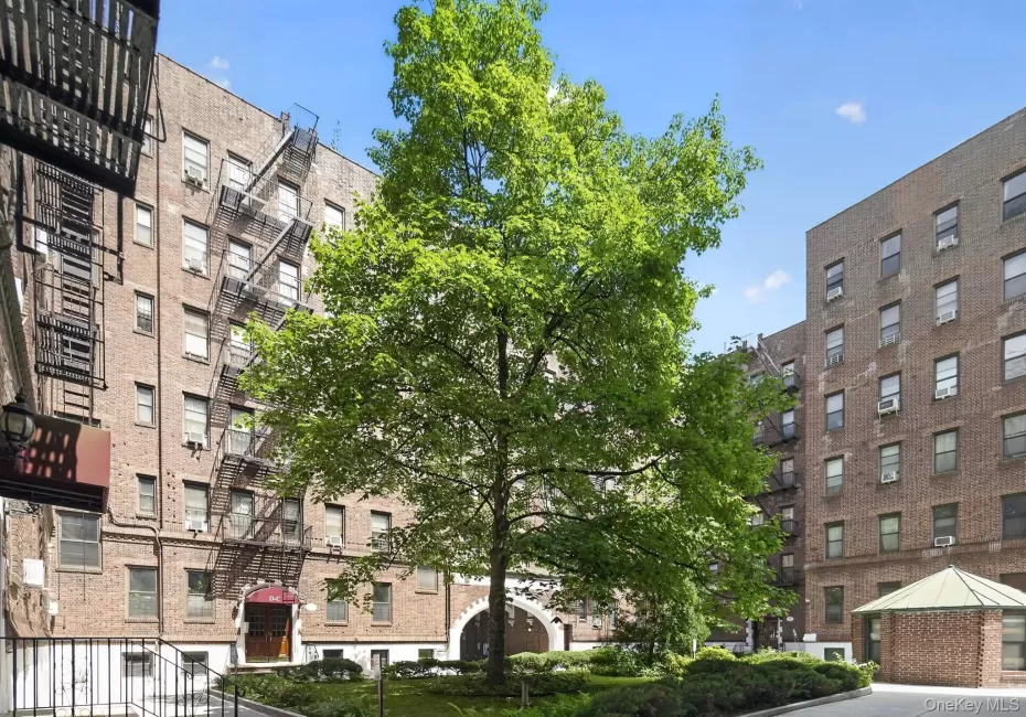 117-14 Union Turnpike, New York, NY, 1 Bedroom Bedrooms, 4 Rooms Rooms,1 BathroomBathrooms,Residential,For Rent,Union,0,1014738 117-14 Union Turnpike, New York, NY, 1 Bedroom Bedrooms, 4 Rooms Rooms,1 BathroomBathrooms,Residential,For Rent,Union,0,1014738