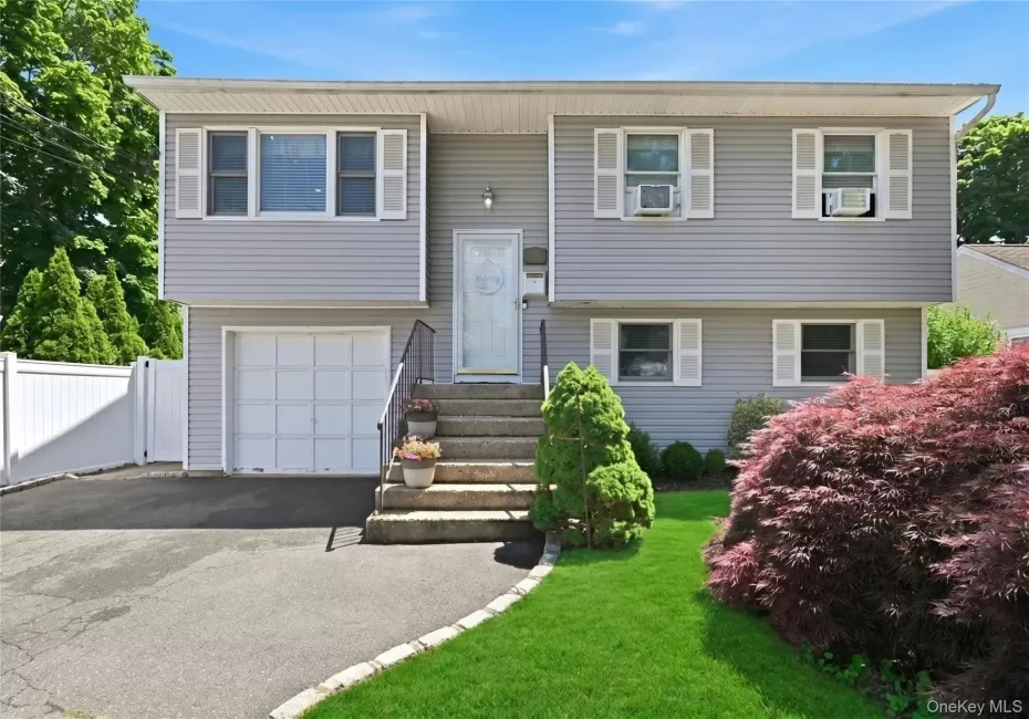 Welcome Home to 910 3rd Street... Welcome Home to 910 3rd Street...