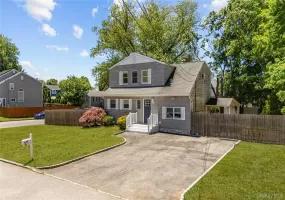 26 Bellwood Avenue, Brookhaven, NY, 4 Bedrooms Bedrooms, 8 Rooms Rooms,2 BathroomsBathrooms,Residential,For Rent,Bellwood,0,1015296 26 Bellwood Avenue, Brookhaven, NY, 4 Bedrooms Bedrooms, 8 Rooms Rooms,2 BathroomsBathrooms,Residential,For Rent,Bellwood,0,1015296
