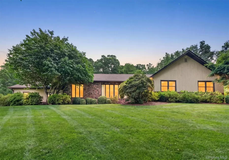 40 Farrell Dr. 40 Farrell Dr.