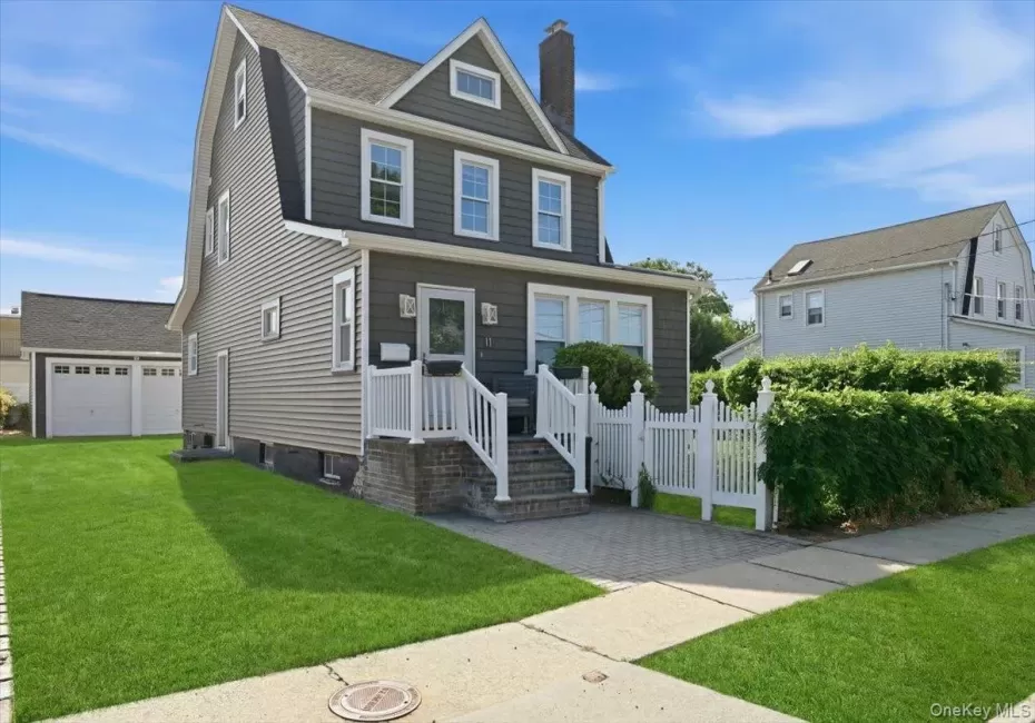 11 Moeller Street, Oyster Bay, NY, 3 Bedrooms Bedrooms, 8 Rooms Rooms,2 BathroomsBathrooms,Residential,For Rent,Moeller,0,1012376 11 Moeller Street, Oyster Bay, NY, 3 Bedrooms Bedrooms, 8 Rooms Rooms,2 BathroomsBathrooms,Residential,For Rent,Moeller,0,1012376