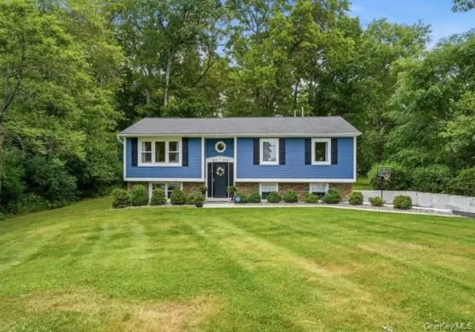 7 Gold Road, Wappinger, NY, 3 Bedrooms Bedrooms, 9 Rooms Rooms,2 BathroomsBathrooms,Residential,For Rent,Gold,0,1012204 7 Gold Road, Wappinger, NY, 3 Bedrooms Bedrooms, 9 Rooms Rooms,2 BathroomsBathrooms,Residential,For Rent,Gold,0,1012204
