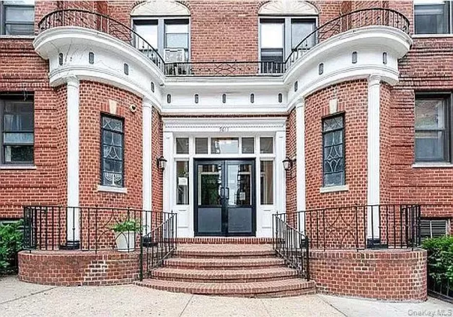 96-11 65th Road, New York, NY, 2 Bedrooms Bedrooms, 4 Rooms Rooms,1 BathroomBathrooms,Residential,For Rent,65th,0,1015019 96-11 65th Road, New York, NY, 2 Bedrooms Bedrooms, 4 Rooms Rooms,1 BathroomBathrooms,Residential,For Rent,65th,0,1015019