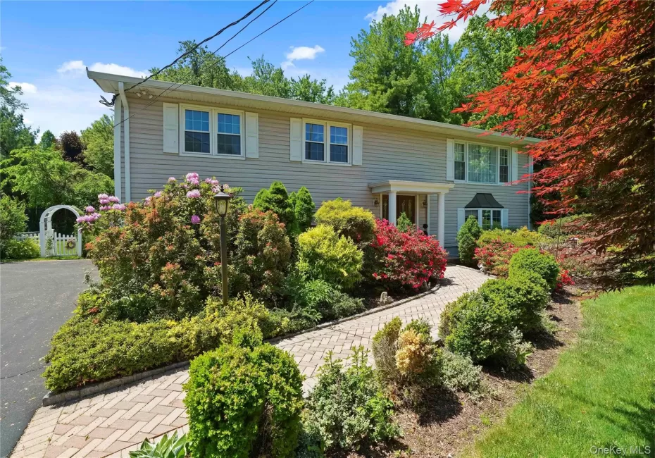 2 Rochambeau Drive, Greenburgh, NY, 4 Bedrooms Bedrooms, 9 Rooms Rooms,3 BathroomsBathrooms,Residential,For Rent,Rochambeau,0,1009196 2 Rochambeau Drive, Greenburgh, NY, 4 Bedrooms Bedrooms, 9 Rooms Rooms,3 BathroomsBathrooms,Residential,For Rent,Rochambeau,0,1009196