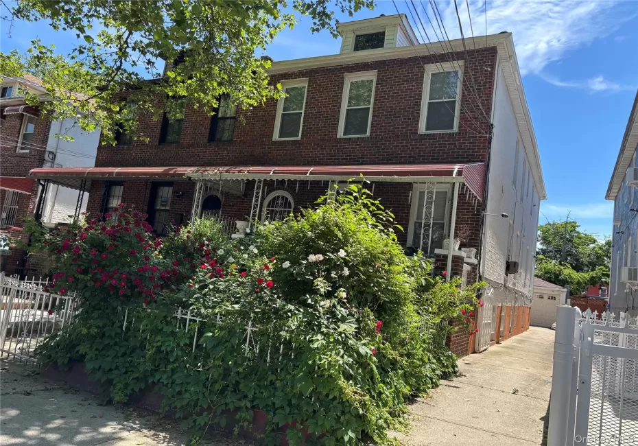 1004 Lenox Road, New York, NY, 3 Bedrooms Bedrooms, 5 Rooms Rooms,1 BathroomBathrooms,Residential Lease,For Rent,Lenox,0,1015199 1004 Lenox Road, New York, NY, 3 Bedrooms Bedrooms, 5 Rooms Rooms,1 BathroomBathrooms,Residential Lease,For Rent,Lenox,0,1015199