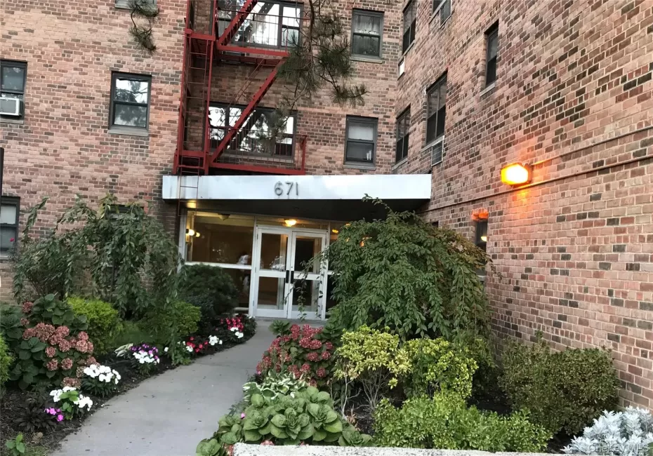 671 Bronx River Road 671 Bronx River Road