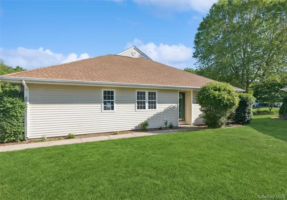42 Blueberry Common, Riverhead, NY, 2 Bedrooms Bedrooms, 5 Rooms Rooms,2 BathroomsBathrooms,Residential,For Rent,Blueberry,0,1015325 42 Blueberry Common, Riverhead, NY, 2 Bedrooms Bedrooms, 5 Rooms Rooms,2 BathroomsBathrooms,Residential,For Rent,Blueberry,0,1015325