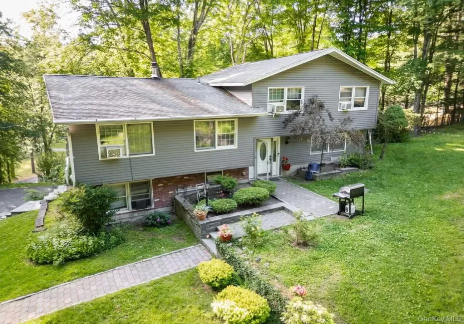 14 Englewood Terrace, Carmel, NY, 4 Bedrooms Bedrooms, 9 Rooms Rooms,2 BathroomsBathrooms,Residential,For Rent,Englewood,0,1013835 14 Englewood Terrace, Carmel, NY, 4 Bedrooms Bedrooms, 9 Rooms Rooms,2 BathroomsBathrooms,Residential,For Rent,Englewood,0,1013835