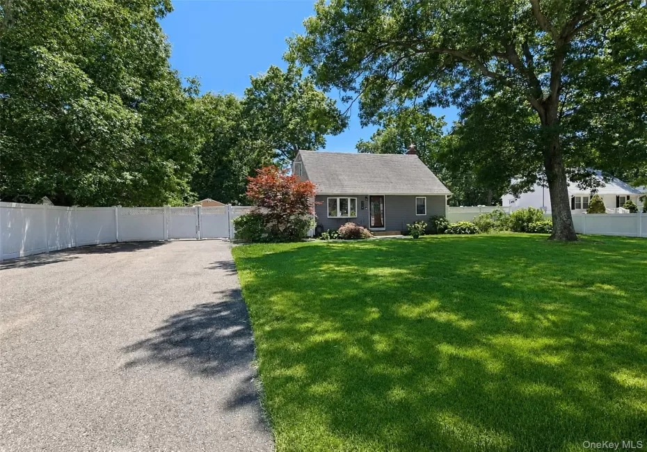 348 Furrows Road, Islip, NY, 3 Bedrooms Bedrooms, 8 Rooms Rooms,2 BathroomsBathrooms,Residential,For Rent,Furrows,0,1014622 348 Furrows Road, Islip, NY, 3 Bedrooms Bedrooms, 8 Rooms Rooms,2 BathroomsBathrooms,Residential,For Rent,Furrows,0,1014622