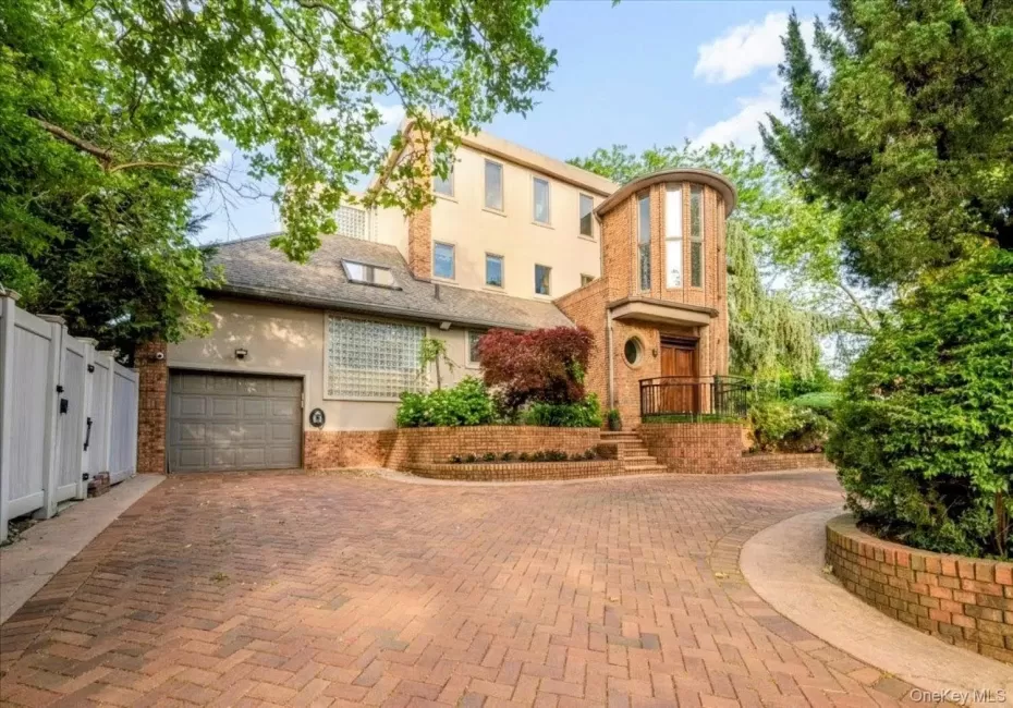 122 Lawrence Avenue, Hempstead, NY, 7 Bedrooms Bedrooms, 16 Rooms Rooms,6 BathroomsBathrooms,Residential,For Rent,Lawrence,0,1014364 122 Lawrence Avenue, Hempstead, NY, 7 Bedrooms Bedrooms, 16 Rooms Rooms,6 BathroomsBathrooms,Residential,For Rent,Lawrence,0,1014364