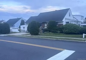 42 Larch Street, Oyster Bay, NY, 4 Bedrooms Bedrooms, 7 Rooms Rooms,2 BathroomsBathrooms,Residential,For Rent,Larch,0,1015377 42 Larch Street, Oyster Bay, NY, 4 Bedrooms Bedrooms, 7 Rooms Rooms,2 BathroomsBathrooms,Residential,For Rent,Larch,0,1015377