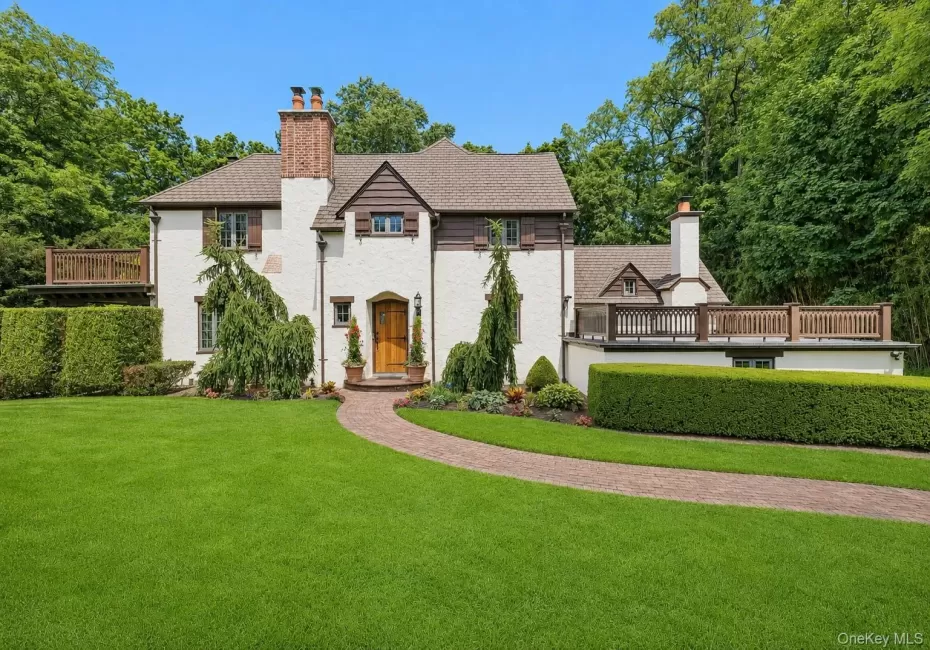 84 Luquer Road, North Hempstead, NY, 5 Bedrooms Bedrooms, 10 Rooms Rooms,3 BathroomsBathrooms,Residential,For Rent,Luquer,0,1015503 84 Luquer Road, North Hempstead, NY, 5 Bedrooms Bedrooms, 10 Rooms Rooms,3 BathroomsBathrooms,Residential,For Rent,Luquer,0,1015503