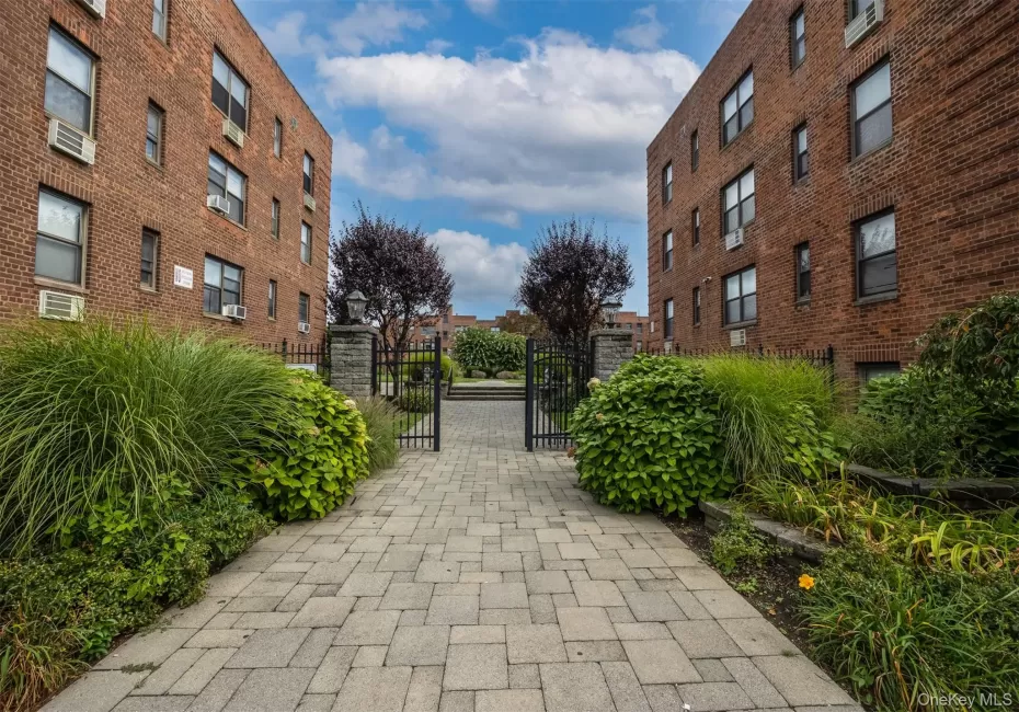 1 Jefferson Avenue, Hempstead, NY, 2 Bedrooms Bedrooms, 5 Rooms Rooms,1 BathroomBathrooms,Residential Lease,For Rent,Jefferson,0,1015120 1 Jefferson Avenue, Hempstead, NY, 2 Bedrooms Bedrooms, 5 Rooms Rooms,1 BathroomBathrooms,Residential Lease,For Rent,Jefferson,0,1015120