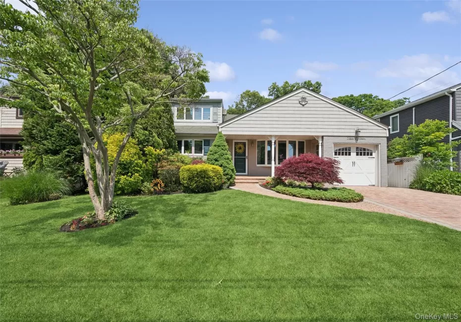 318 Lakeshore Boulevard, Oyster Bay, NY, 5 Bedrooms Bedrooms, 9 Rooms Rooms,2 BathroomsBathrooms,Residential,For Rent,Lakeshore,0,1010584 318 Lakeshore Boulevard, Oyster Bay, NY, 5 Bedrooms Bedrooms, 9 Rooms Rooms,2 BathroomsBathrooms,Residential,For Rent,Lakeshore,0,1010584