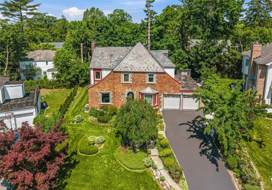 36 Strathmore Road, North Hempstead, NY, 3 Bedrooms Bedrooms, 11 Rooms Rooms,2 BathroomsBathrooms,Residential,For Rent,Strathmore,0,1015327 36 Strathmore Road, North Hempstead, NY, 3 Bedrooms Bedrooms, 11 Rooms Rooms,2 BathroomsBathrooms,Residential,For Rent,Strathmore,0,1015327