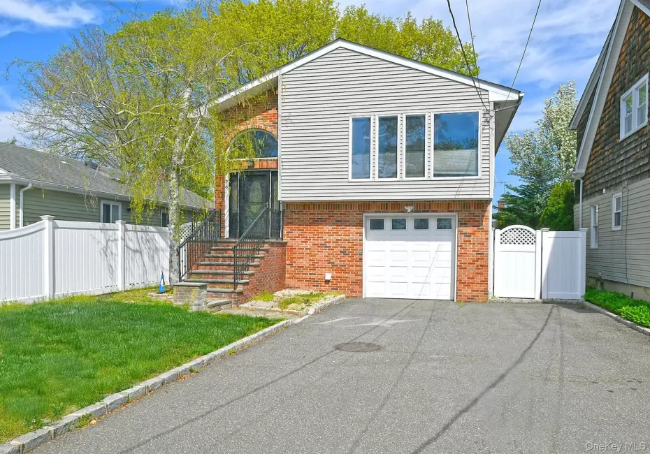 76 12th Street, Huntington, NY, 3 Bedrooms Bedrooms, 5 Rooms Rooms,2 BathroomsBathrooms,Residential Lease,For Rent,12th,0,1015072 76 12th Street, Huntington, NY, 3 Bedrooms Bedrooms, 5 Rooms Rooms,2 BathroomsBathrooms,Residential Lease,For Rent,12th,0,1015072
