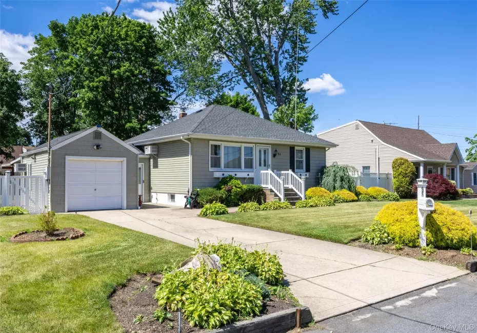 95 Laurel Road, Babylon, NY, 2 Bedrooms Bedrooms, 8 Rooms Rooms,1 BathroomBathrooms,Residential,For Rent,Laurel,0,1014439 95 Laurel Road, Babylon, NY, 2 Bedrooms Bedrooms, 8 Rooms Rooms,1 BathroomBathrooms,Residential,For Rent,Laurel,0,1014439