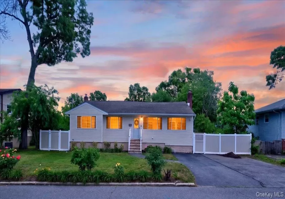 23 Anna Street, Islip, NY, 3 Bedrooms Bedrooms, 6 Rooms Rooms,2 BathroomsBathrooms,Residential,For Rent,Anna,0,1015660 23 Anna Street, Islip, NY, 3 Bedrooms Bedrooms, 6 Rooms Rooms,2 BathroomsBathrooms,Residential,For Rent,Anna,0,1015660