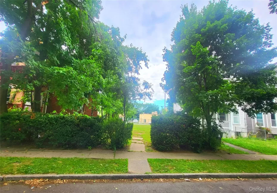 Well Maintained City Lot Well Maintained City Lot