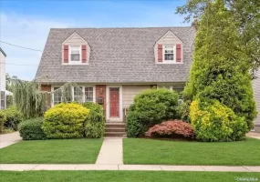 32 Broadway, North Hempstead, NY, 4 Bedrooms Bedrooms, 7 Rooms Rooms,1 BathroomBathrooms,Residential,For Rent,Broadway,0,KEY1010368 32 Broadway, North Hempstead, NY, 4 Bedrooms Bedrooms, 7 Rooms Rooms,1 BathroomBathrooms,Residential,For Rent,Broadway,0,KEY1010368
