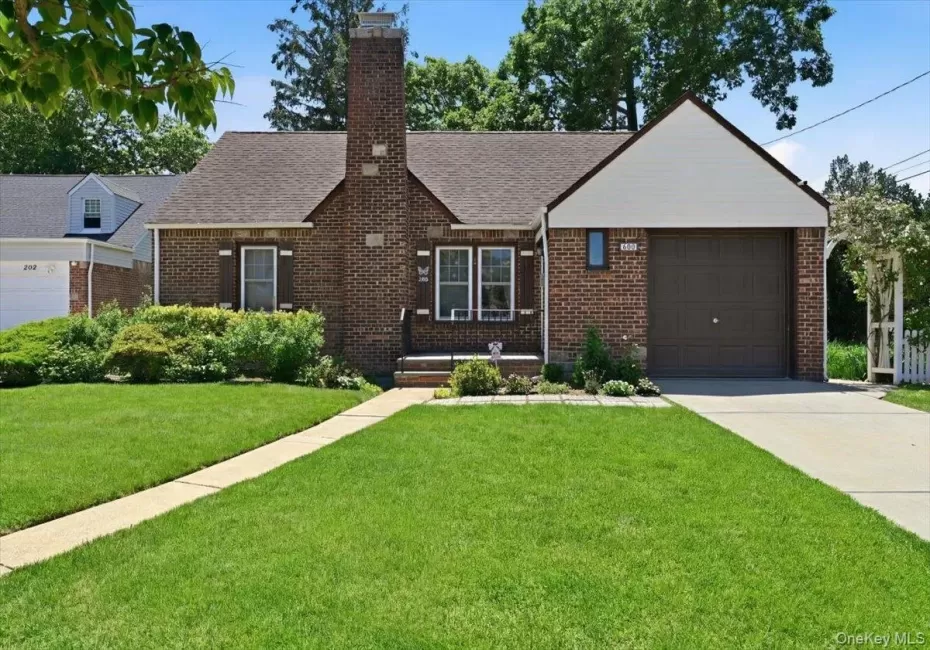 200 Edward Court, Hempstead, NY, 4 Bedrooms Bedrooms, 7 Rooms Rooms,2 BathroomsBathrooms,Residential,For Rent,Edward,0,1014485 200 Edward Court, Hempstead, NY, 4 Bedrooms Bedrooms, 7 Rooms Rooms,2 BathroomsBathrooms,Residential,For Rent,Edward,0,1014485