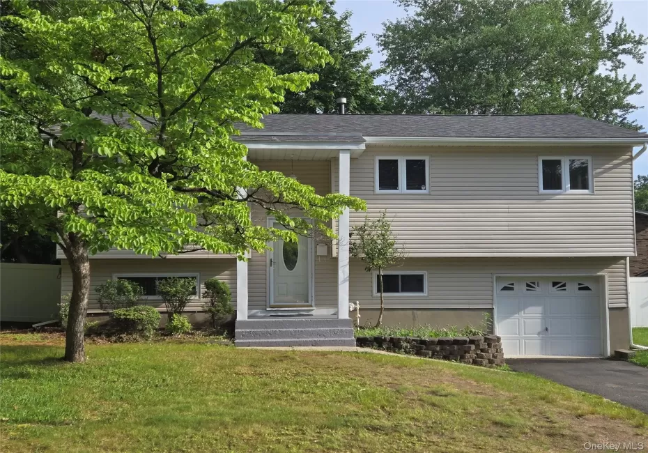 14 Lake Shore Drive, Clarkstown, NY, 4 Bedrooms Bedrooms, 8 Rooms Rooms,1 BathroomBathrooms,Residential Lease,For Rent,Lake Shore,0,1015998 14 Lake Shore Drive, Clarkstown, NY, 4 Bedrooms Bedrooms, 8 Rooms Rooms,1 BathroomBathrooms,Residential Lease,For Rent,Lake Shore,0,1015998