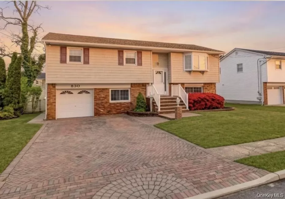 830 Broome Avenue, Babylon, NY, 1 Bedroom Bedrooms, 4 Rooms Rooms,1 BathroomBathrooms,Residential Lease,For Rent,Broome,0,1014615 830 Broome Avenue, Babylon, NY, 1 Bedroom Bedrooms, 4 Rooms Rooms,1 BathroomBathrooms,Residential Lease,For Rent,Broome,0,1014615