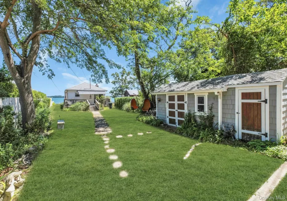 135 Noyack Avenue, Southampton, NY, 2 Bedrooms Bedrooms, 5 Rooms Rooms,1 BathroomBathrooms,Residential Lease,For Rent,Noyack,0,1016068 135 Noyack Avenue, Southampton, NY, 2 Bedrooms Bedrooms, 5 Rooms Rooms,1 BathroomBathrooms,Residential Lease,For Rent,Noyack,0,1016068