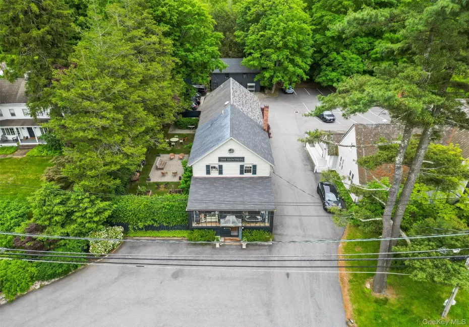 Aerial view of property and surrounding area. Apartment on second floor Aerial view of property and surrounding area. Apartment on second floor