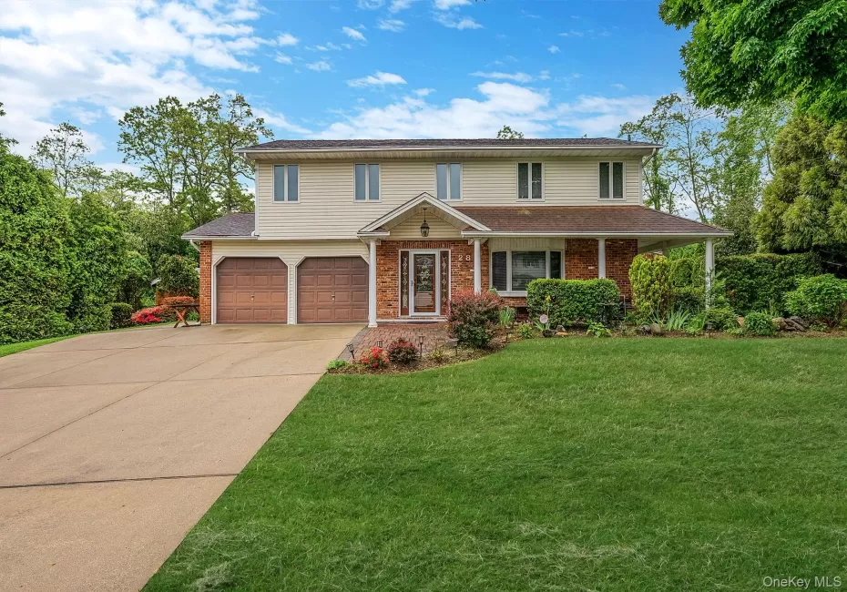 Beautiful Splanch in HHH School District! .309 Acres, Beautifully Landscaped, 2 Car Garage Beautiful Splanch in HHH School District! .309 Acres, Beautifully Landscaped, 2 Car Garage