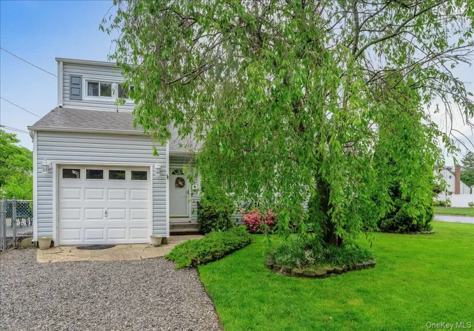 18 Kelly Place, Babylon, NY, 3 Bedrooms Bedrooms, 6 Rooms Rooms,1 BathroomBathrooms,Residential,For Rent,Kelly,0,KEY995110 18 Kelly Place, Babylon, NY, 3 Bedrooms Bedrooms, 6 Rooms Rooms,1 BathroomBathrooms,Residential,For Rent,Kelly,0,KEY995110
