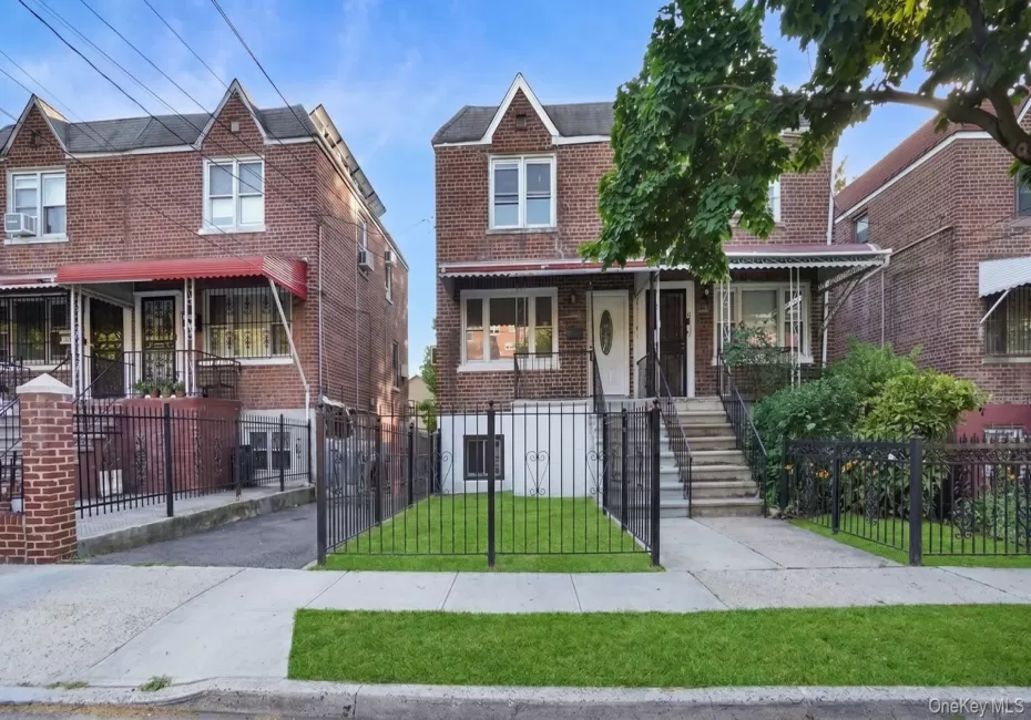 4135 Murdock Avenue, New York, NY, 3 Bedrooms Bedrooms, 6 Rooms Rooms,2 BathroomsBathrooms,Residential,For Rent,Murdock,0,KEY1014895 4135 Murdock Avenue, New York, NY, 3 Bedrooms Bedrooms, 6 Rooms Rooms,2 BathroomsBathrooms,Residential,For Rent,Murdock,0,KEY1014895