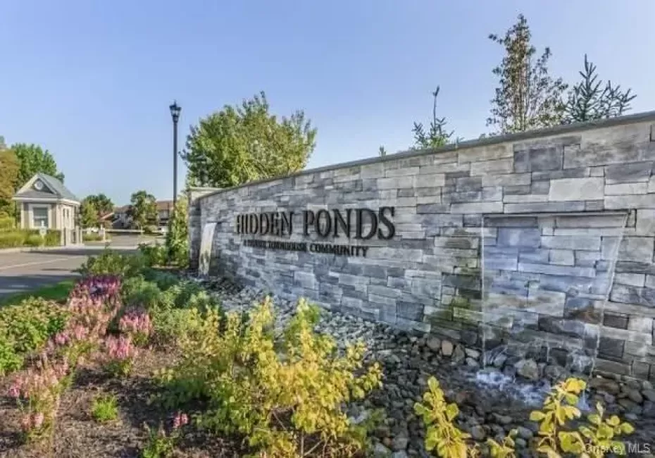 261 Pond View Ln, Smithtown, NY, 3 Bedrooms Bedrooms, 6 Rooms Rooms,2 BathroomsBathrooms,Residential Lease,For Rent,Pond View Ln,0,1016255 261 Pond View Ln, Smithtown, NY, 3 Bedrooms Bedrooms, 6 Rooms Rooms,2 BathroomsBathrooms,Residential Lease,For Rent,Pond View Ln,0,1016255