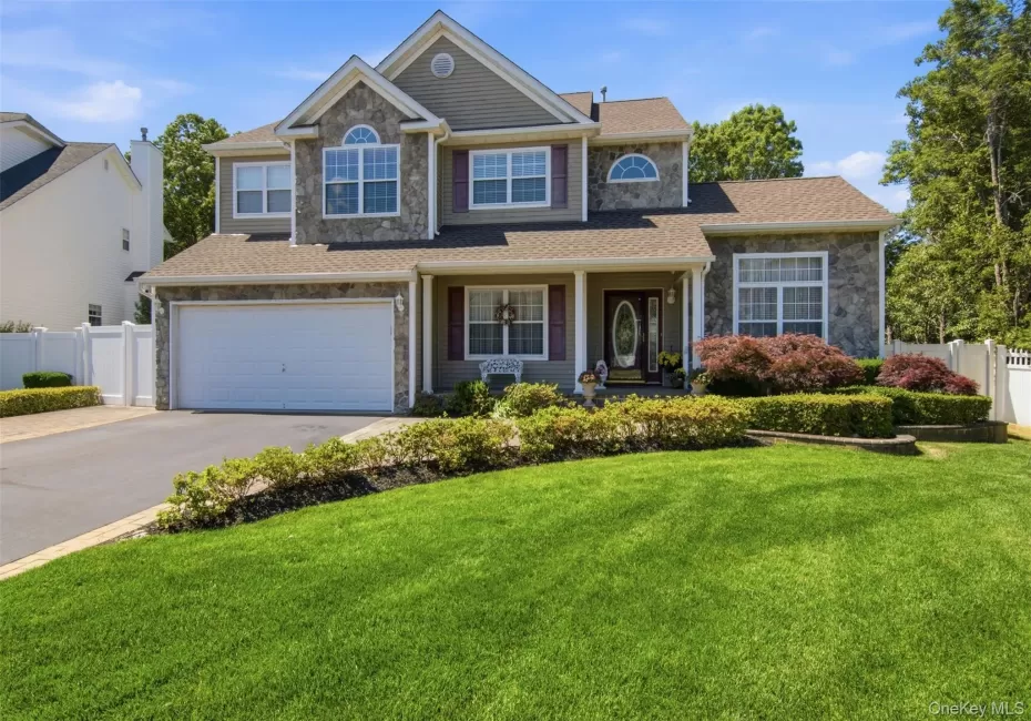 Lovely Landscaped front yard Lovely Landscaped front yard