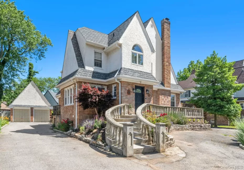 98 Washington Avenue, Hempstead, NY, 4 Bedrooms Bedrooms, 9 Rooms Rooms,3 BathroomsBathrooms,Residential,For Rent,Washington,0,1011770 98 Washington Avenue, Hempstead, NY, 4 Bedrooms Bedrooms, 9 Rooms Rooms,3 BathroomsBathrooms,Residential,For Rent,Washington,0,1011770