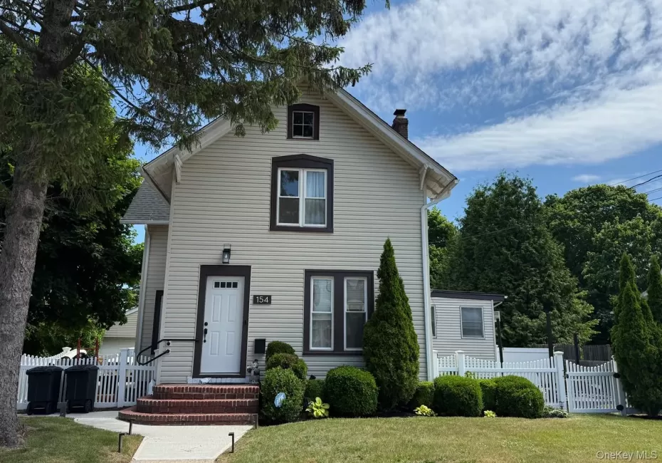 154 High Street, Babylon, NY, 1 Bedroom Bedrooms, 3 Rooms Rooms,1 BathroomBathrooms,Residential Lease,For Rent,High,0,1014354 154 High Street, Babylon, NY, 1 Bedroom Bedrooms, 3 Rooms Rooms,1 BathroomBathrooms,Residential Lease,For Rent,High,0,1014354