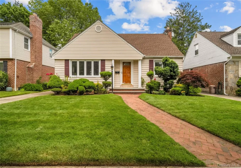 131 Primrose Drive, North Hempstead, NY, 3 Bedrooms Bedrooms, 5 Rooms Rooms,1 BathroomBathrooms,Residential,For Rent,Primrose,0,1015216 131 Primrose Drive, North Hempstead, NY, 3 Bedrooms Bedrooms, 5 Rooms Rooms,1 BathroomBathrooms,Residential,For Rent,Primrose,0,1015216