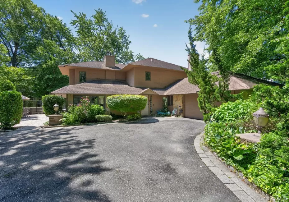 12 Locust Lane, North Hempstead, NY, 5 Bedrooms Bedrooms, 10 Rooms Rooms,3 BathroomsBathrooms,Residential,For Rent,Locust,0,KEY1013813 12 Locust Lane, North Hempstead, NY, 5 Bedrooms Bedrooms, 10 Rooms Rooms,3 BathroomsBathrooms,Residential,For Rent,Locust,0,KEY1013813