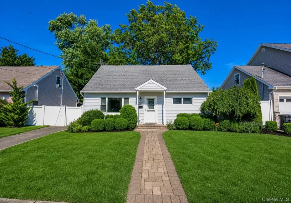 2355 Penatiquit Avenue, Hempstead, NY, 4 Bedrooms Bedrooms, 7 Rooms Rooms,1 BathroomBathrooms,Residential,For Rent,Penatiquit,0,1015431 2355 Penatiquit Avenue, Hempstead, NY, 4 Bedrooms Bedrooms, 7 Rooms Rooms,1 BathroomBathrooms,Residential,For Rent,Penatiquit,0,1015431