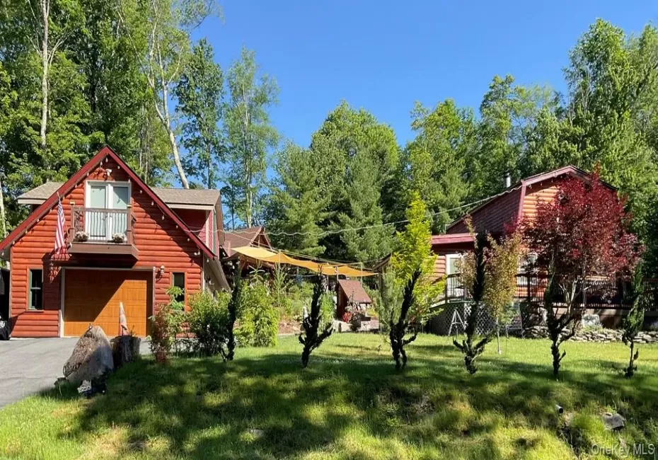 Lovely property with great landscaping Lovely property with great landscaping