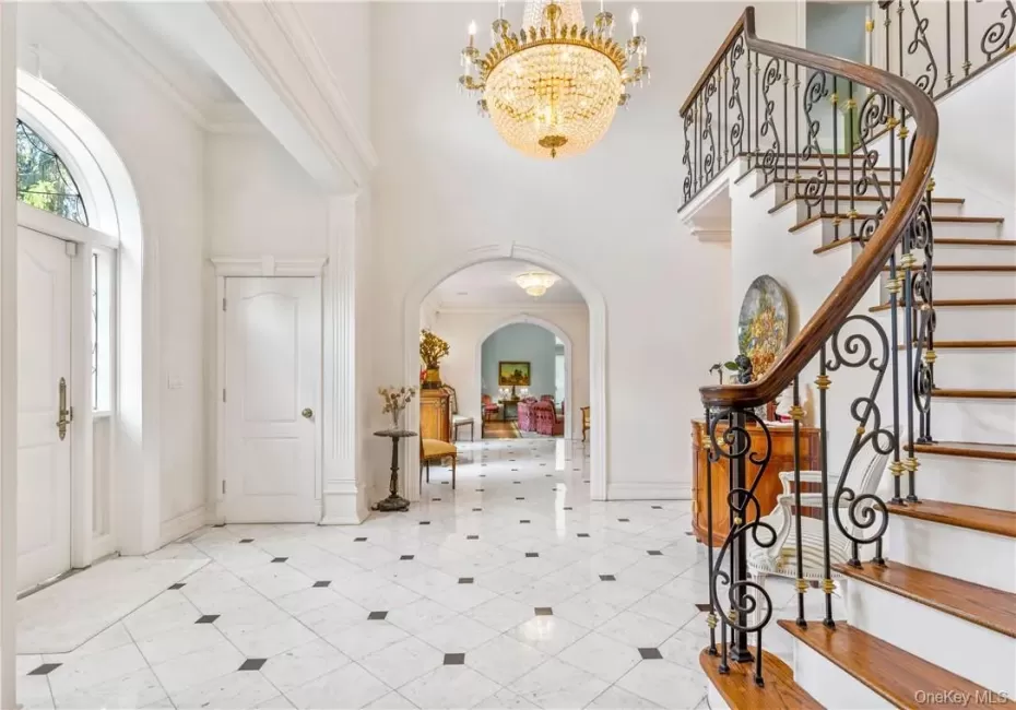 Welcome to this gracious home Welcome to this gracious home