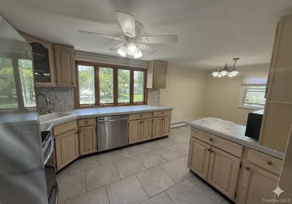 Kitchen with Breakfast Bar Kitchen with Breakfast Bar