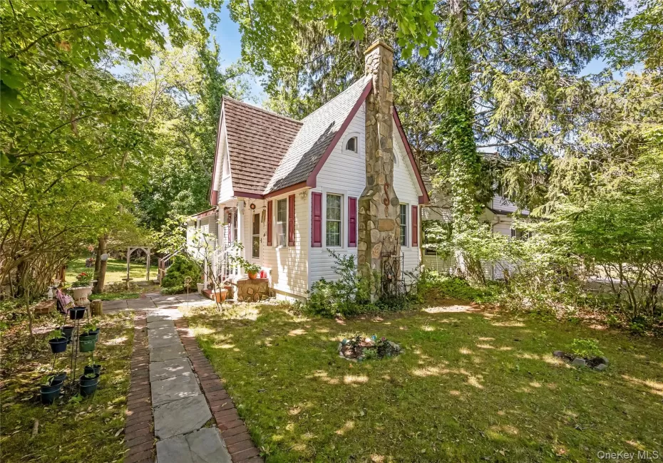 12 Valkyr Road, Brookhaven, NY, 2 Bedrooms Bedrooms, 4 Rooms Rooms,1 BathroomBathrooms,Residential,For Rent,Valkyr,0,1016560 12 Valkyr Road, Brookhaven, NY, 2 Bedrooms Bedrooms, 4 Rooms Rooms,1 BathroomBathrooms,Residential,For Rent,Valkyr,0,1016560