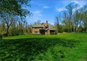 9 Locust Woods Drive, Shelter Island, NY, 4 Bedrooms Bedrooms, 14 Rooms Rooms,3 BathroomsBathrooms,Residential Lease,For Rent,Locust Woods,0,1016666 9 Locust Woods Drive, Shelter Island, NY, 4 Bedrooms Bedrooms, 14 Rooms Rooms,3 BathroomsBathrooms,Residential Lease,For Rent,Locust Woods,0,1016666